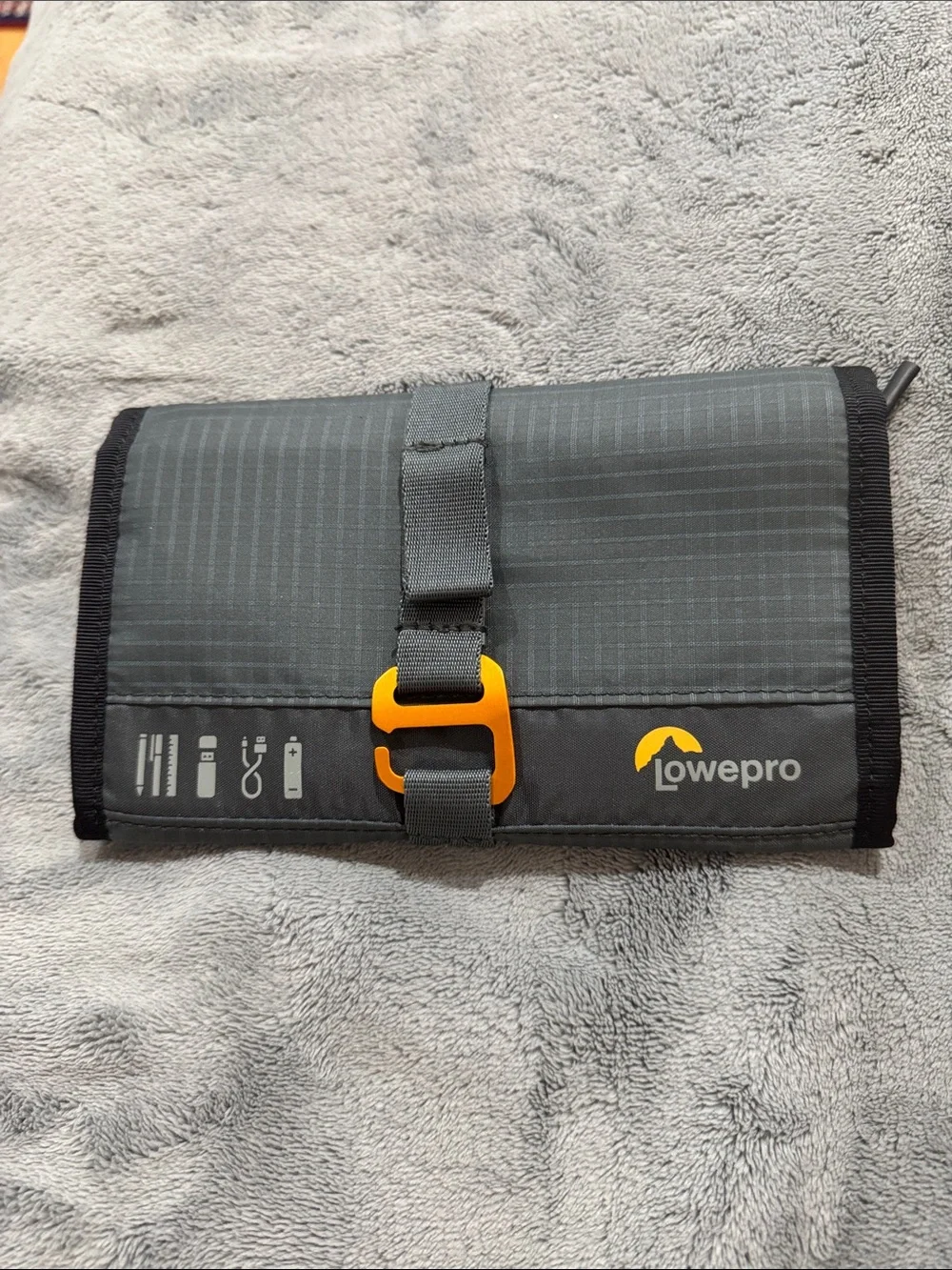 Lowepro Gearup Wrap compact travel organizer cables adapters usb sticks